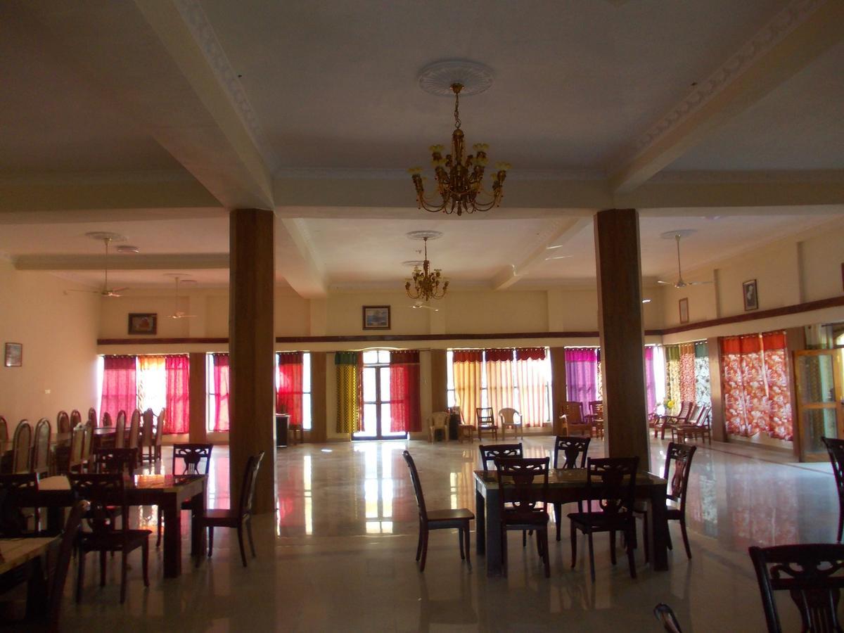 Adb Rooms Ashoka Resort Tāla Exteriör bild