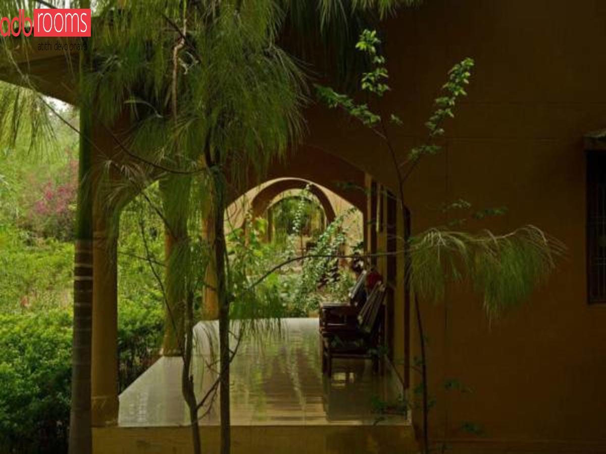 Adb Rooms Ashoka Resort Tāla Exteriör bild